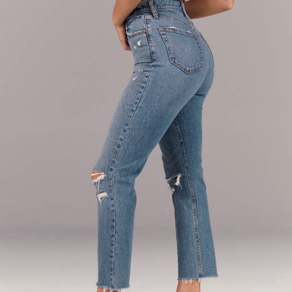 A&F Ultra High Rise Ankle Straight Jeans - Picture 2 of 8